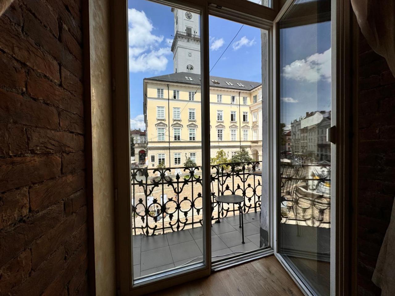 Апартаменти На Площі Ринок, 20 Lviv Exterior photo